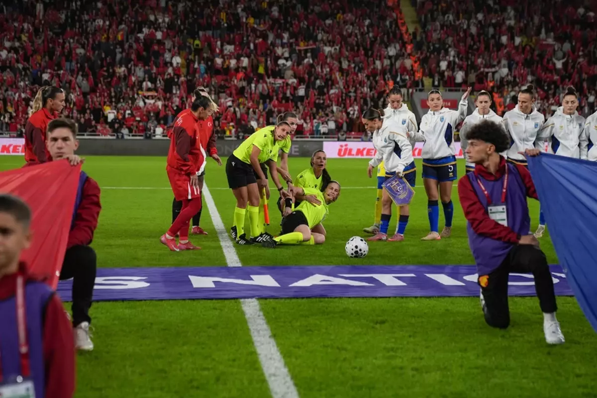 a milli kadin futbol takiminin kosova maci oncesi orta hakem bayginlik gecirdi SHhMkPLU.jpg