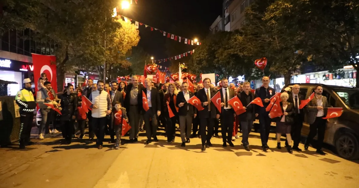 bursa inegolde cumhuriyet coskusu meydanlara tasti BX3cMPDS.webp