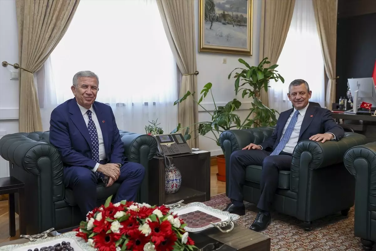 ozgur ozelden mansur yavasa destek DM9M1rs6.jpg