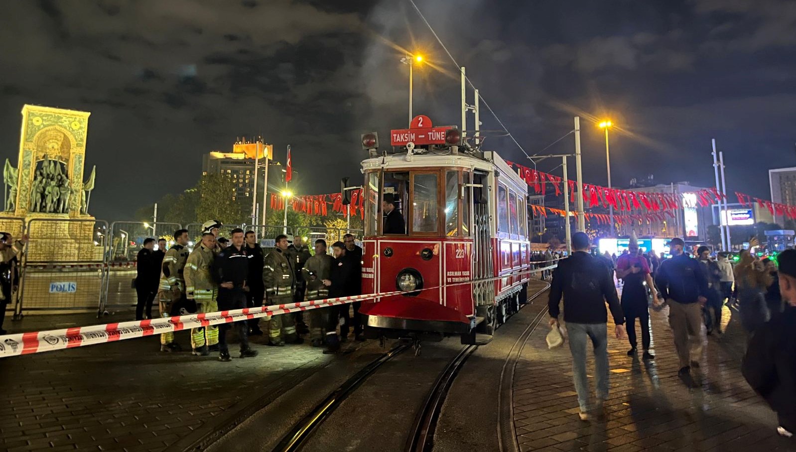 Taksim’de nostaljik tramvayda yangın