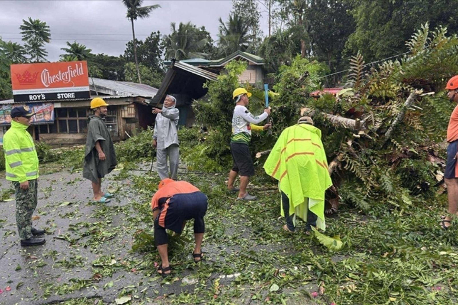 kalmaegi tayfunu filipinlerde 66 kisinin hayatina mal oldu WECDPJqe.jpg