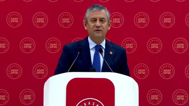 ozgur-ozel-duyurdu-chp-bugunden-itibaren-savunmadan-hucuma-geciyor-lG5U9jdi